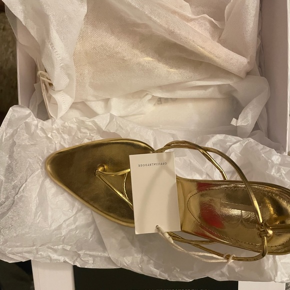 STILL AVAILABLE- By Dose Mid Aurum Knotted Thong Gold Heels - Picture 1 of 3